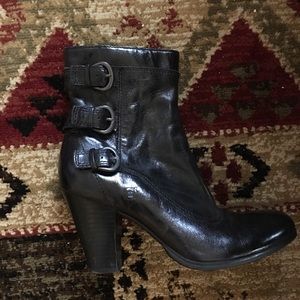 Guess boots